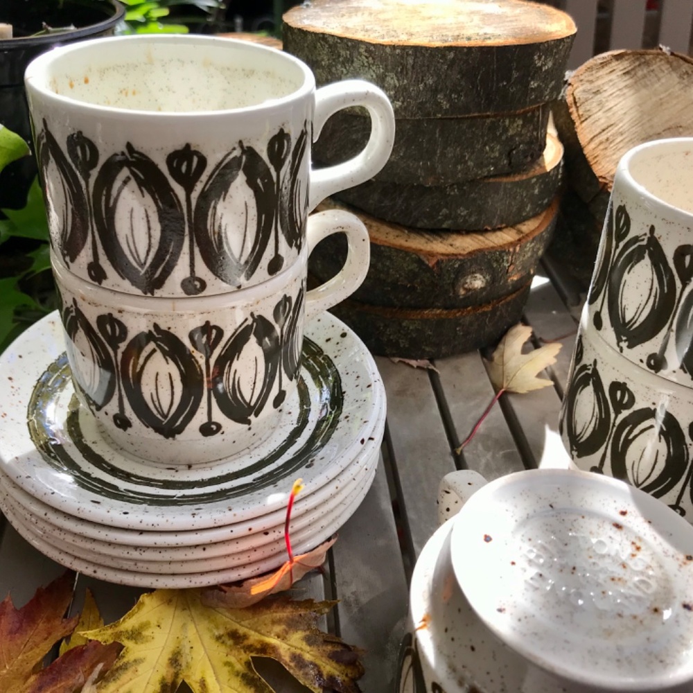Vintage - Set of 5 cups and saucers